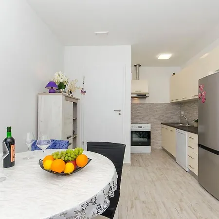 Apartment Paradise *