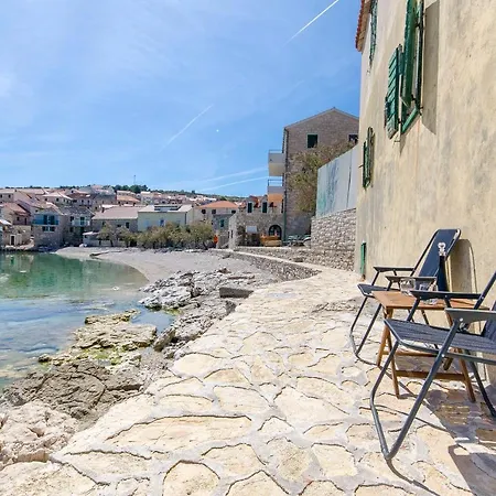Paradise Apartment *