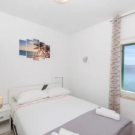 Paradise بوستيرا