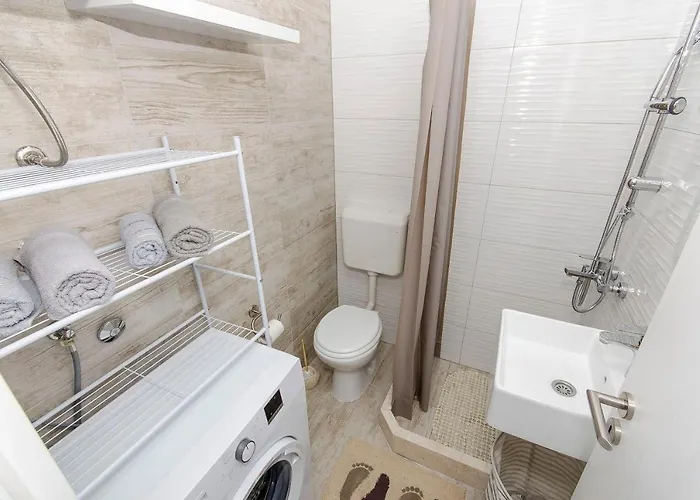 Paradise アパート ポスティレ