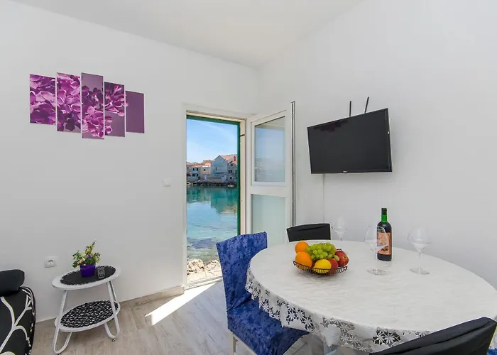 Paradise アパート ポスティレ