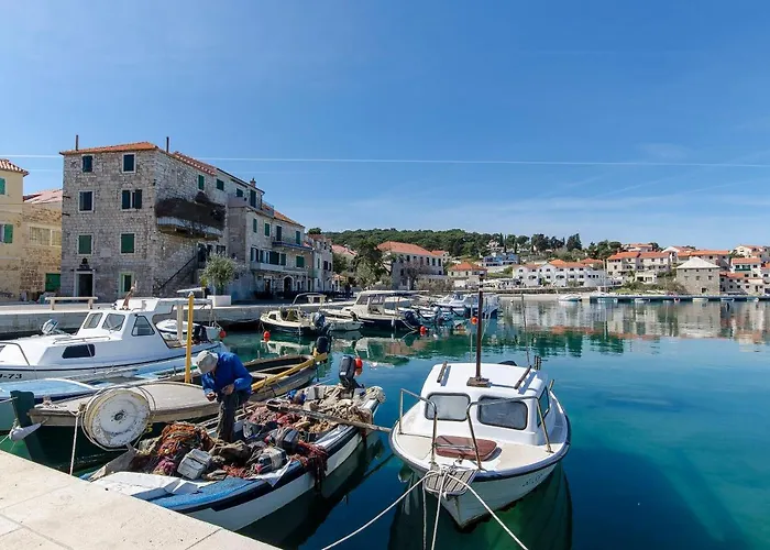 Paradise アパート ポスティレ